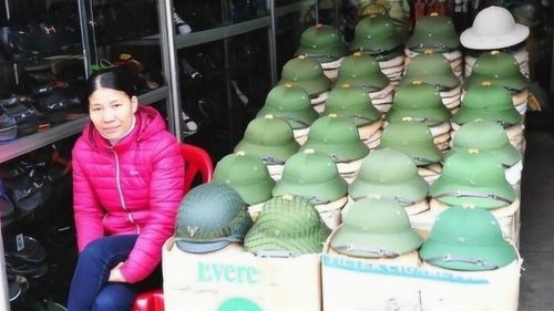 中越边境很多越南美女在这里摆摊,有一种商品却让中国男人很尴尬