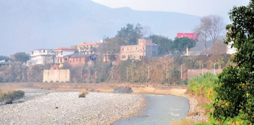 10位傣族姑娘,用高贵筒裙给解放军做救命担架,立一等功